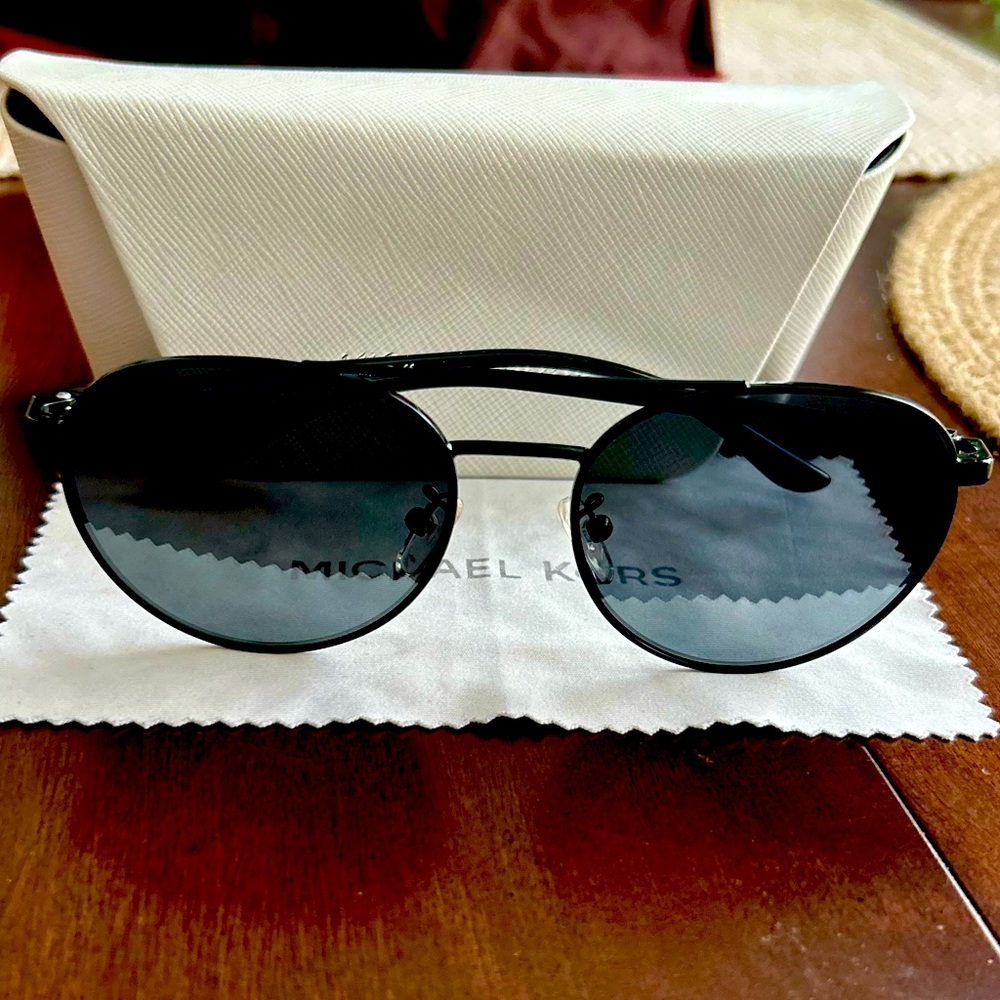 Michael Kors Women’s Sunglasses
MK1070 HARTLEY